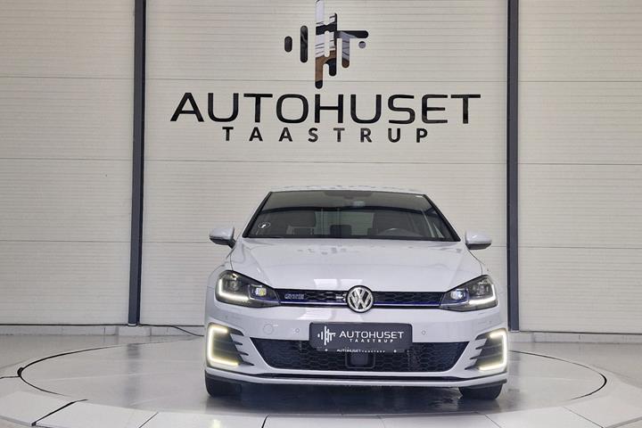 Hvid VW Golf VII fra 2017