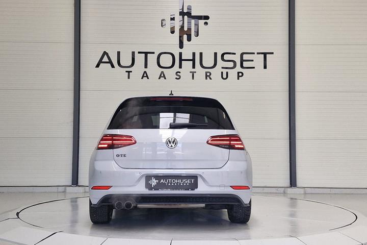 Hvid VW Golf VII fra 2017