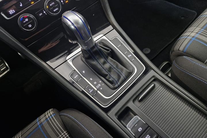 Hvid VW Golf VII fra 2017