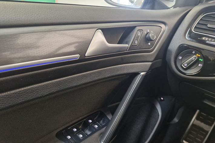 Hvid VW Golf VII fra 2017