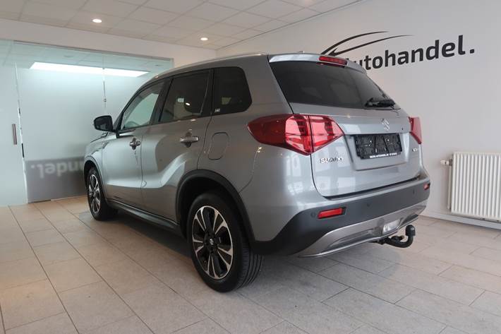 Grå Suzuki Vitara fra 2018