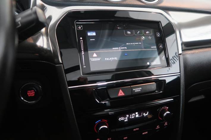 Grå Suzuki Vitara fra 2018