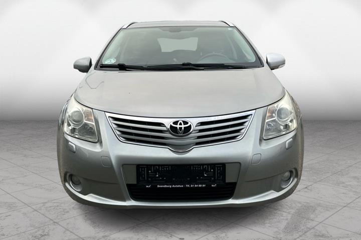 Grå Toyota Avensis fra 2009