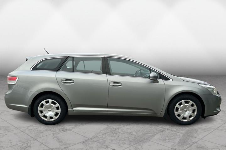 Grå Toyota Avensis fra 2009