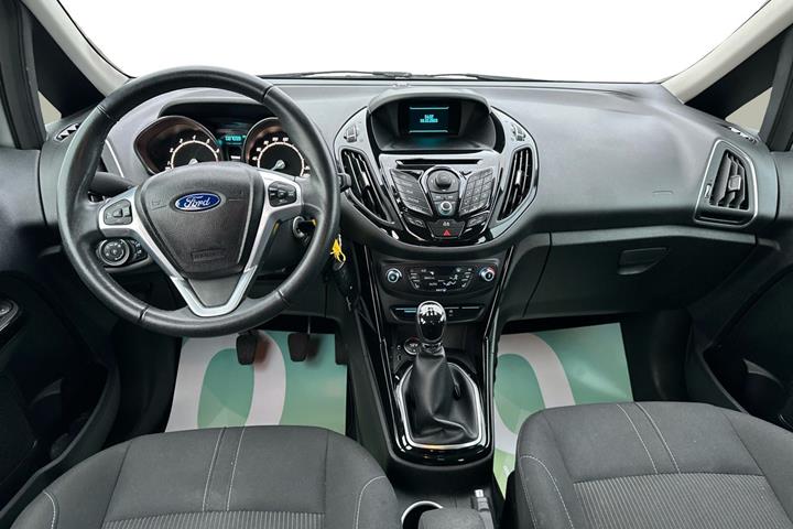 Sølv Ford B-MAX fra 2013 set indefra