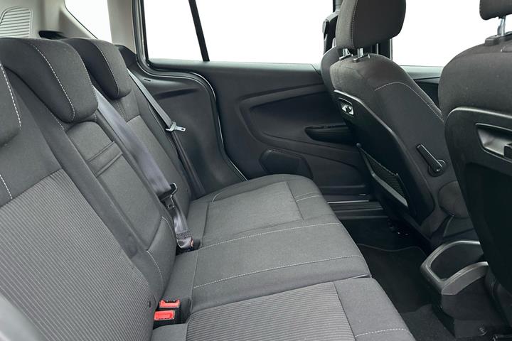 Sølv Ford B-MAX fra 2013 set indefra