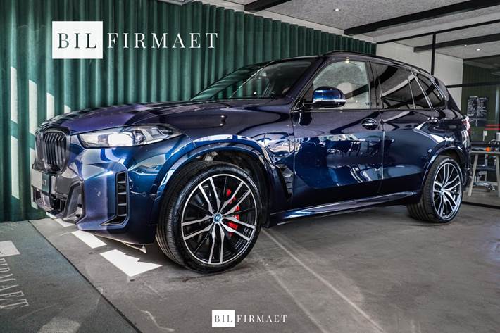 Blå BMW X5 fra 2023