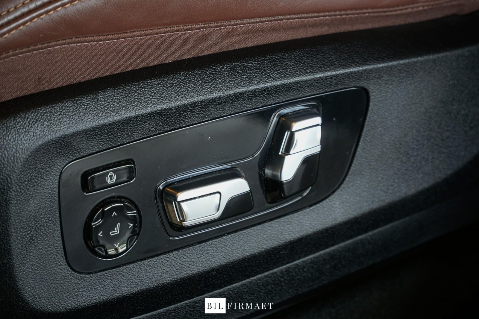 Blå BMW X5 fra 2023