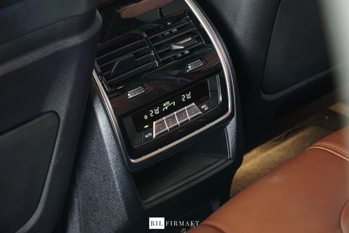 Blå BMW X5 fra 2023