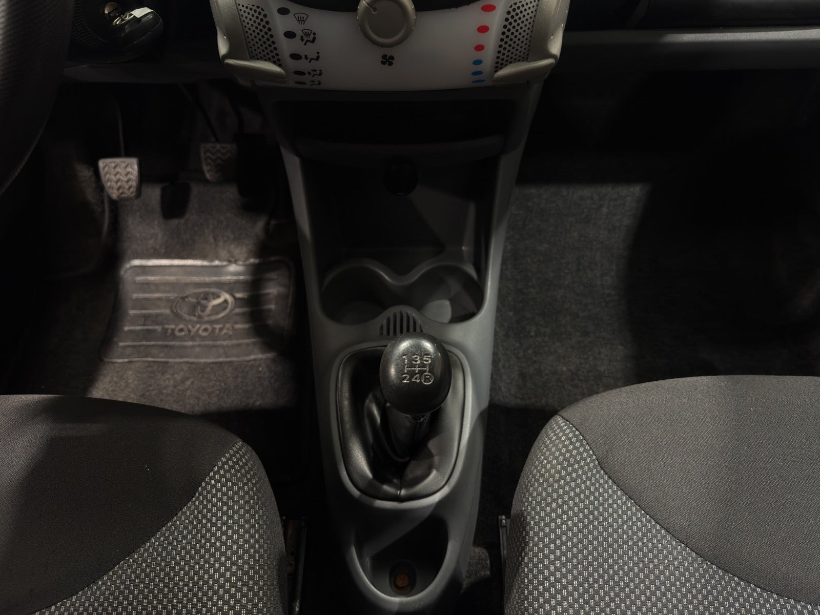 Blå Toyota Aygo fra 2009