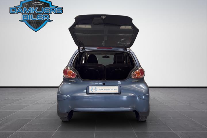 Blå Toyota Aygo fra 2009