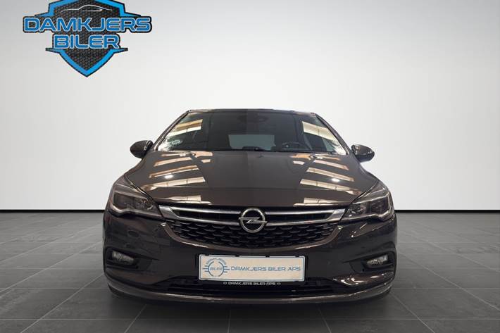 Grå Opel Astra fra 2016