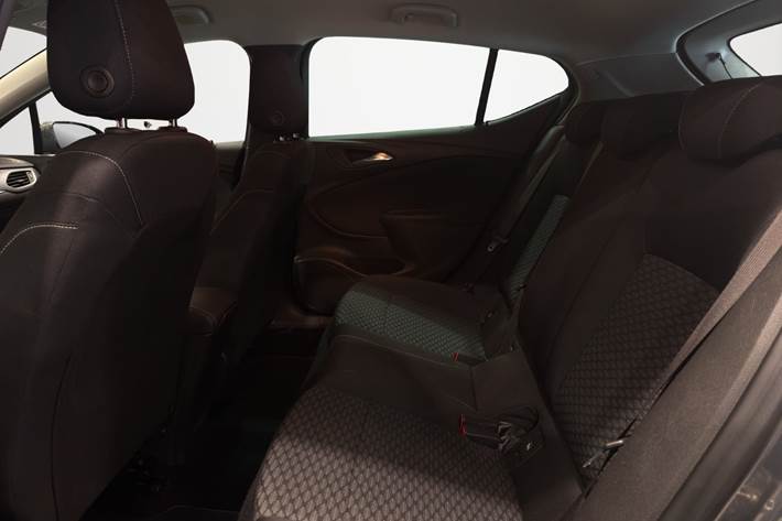 Grå Opel Astra fra 2016