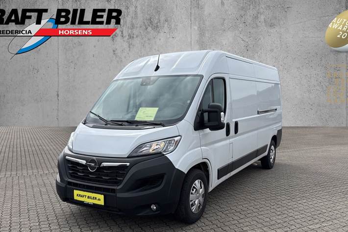 Hvid Opel Movano fra 2023