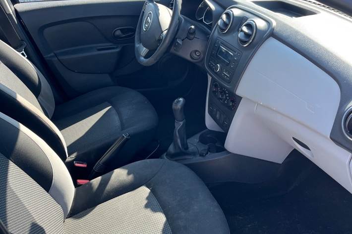 Sort Dacia Logan fra 2014