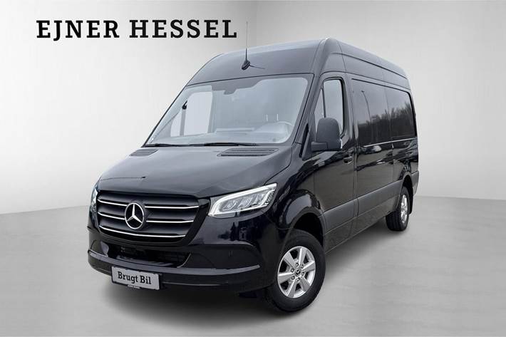 Sort Mercedes Sprinter 317 fra 2023