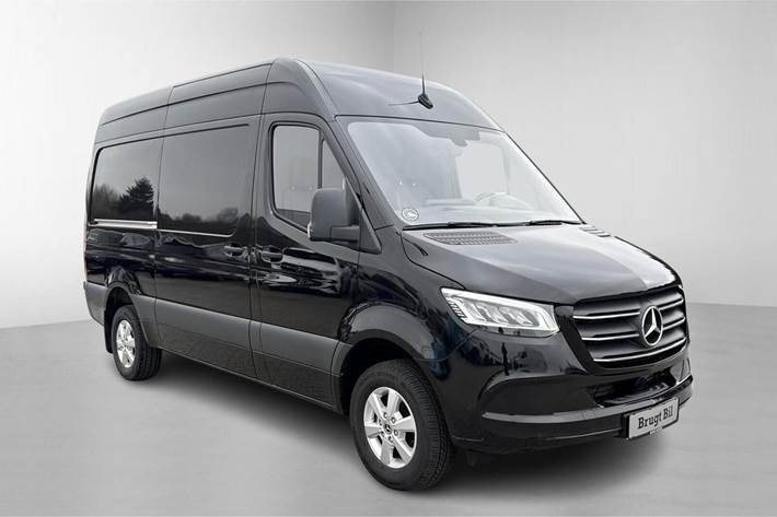 Sort Mercedes Sprinter 317 fra 2023