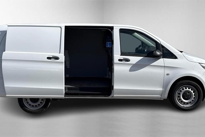 Hvid Mercedes Vito 114 fra 2024