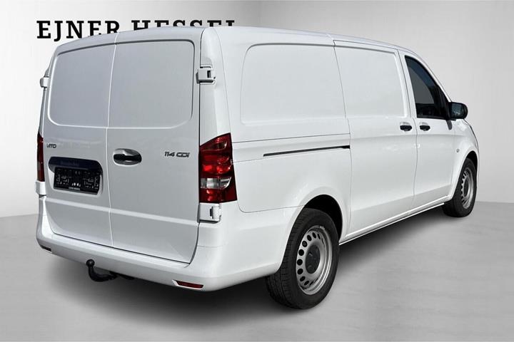 Hvid Mercedes Vito 114 fra 2024