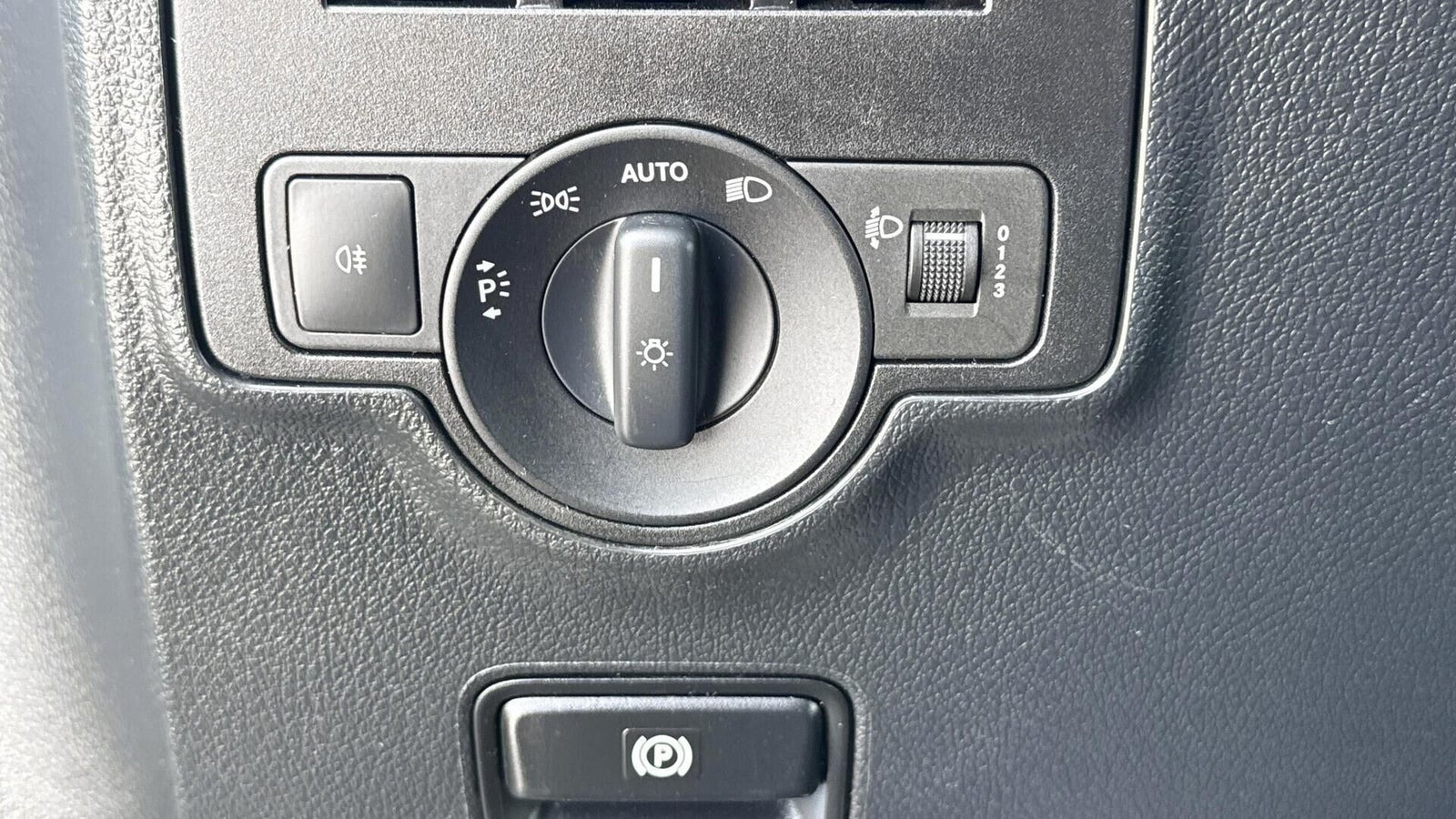 Hvid Mercedes Vito 114 fra 2024