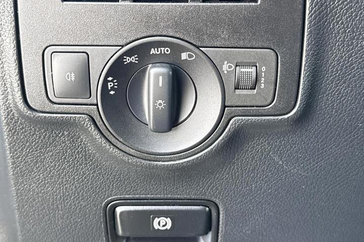 Hvid Mercedes Vito 114 fra 2024