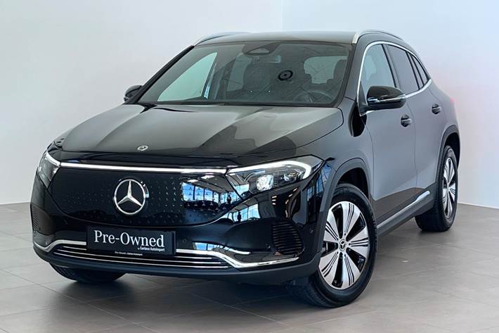 Sort Mercedes EQA300 fra 2025 set udefra