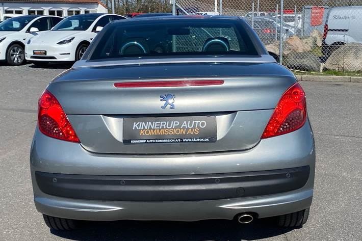 Grå Peugeot 207 fra 2007