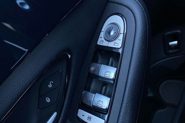 Sort Mercedes C200 d fra 2016