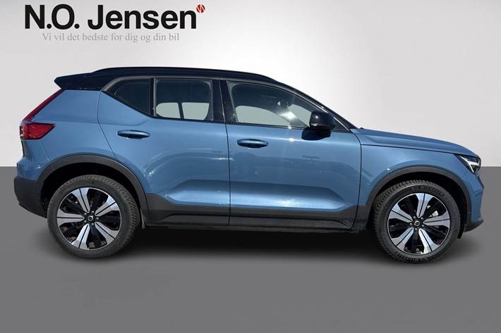 Blå Volvo XC40 fra 2023