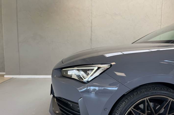 Grå Cupra Leon fra 2022