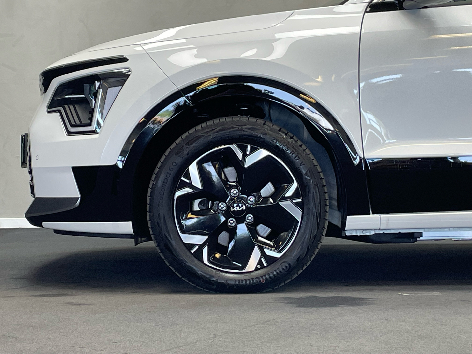Hvid Kia Niro EV fra 2025
