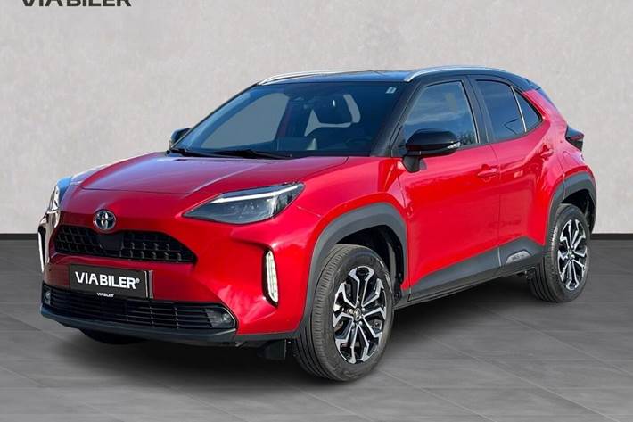 Rød Toyota Yaris Cross fra 2022 set udefra