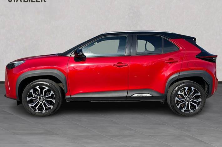 Rød Toyota Yaris Cross fra 2022