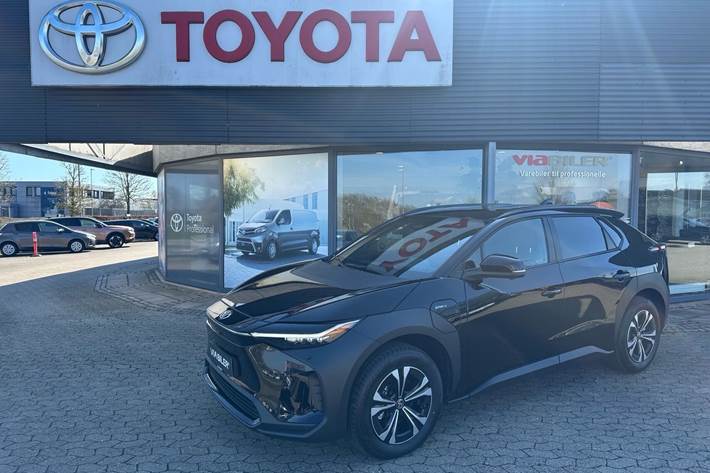 Sort Toyota BZ4X fra 2025
