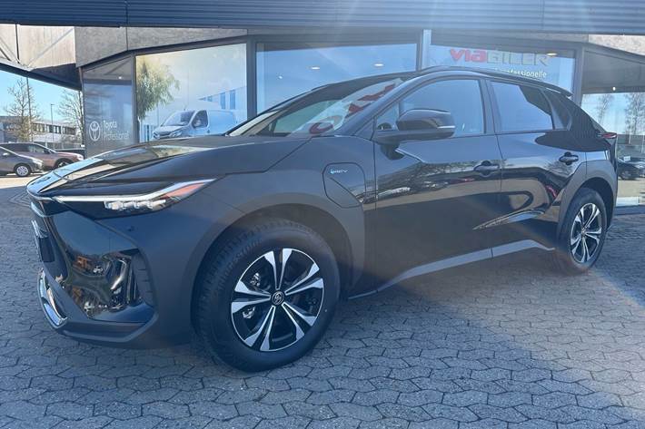 Sort Toyota BZ4X fra 2025