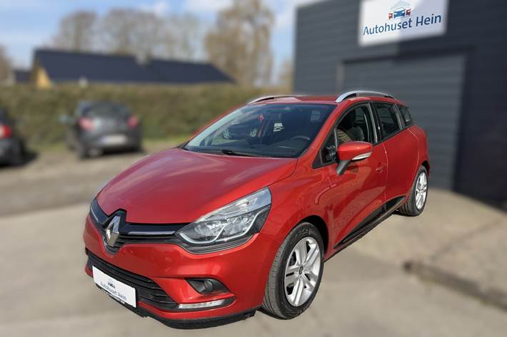 Rød Renault Clio IV fra 2017
