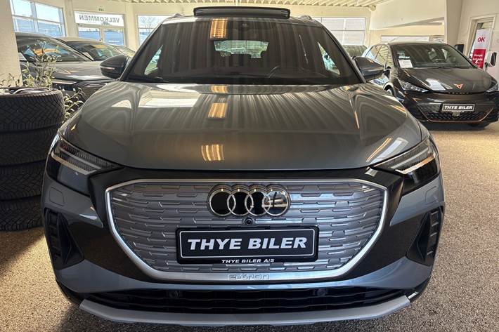Blå Audi Q4 e-tron fra 2024
