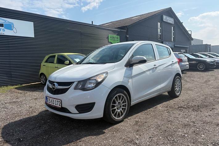 Hvid Opel Karl fra 2017 set udefra