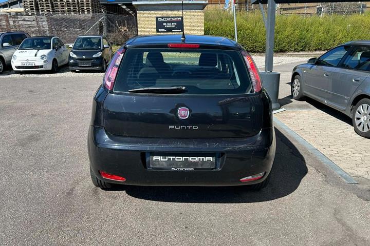Sort Fiat Punto fra 2013 set udefra