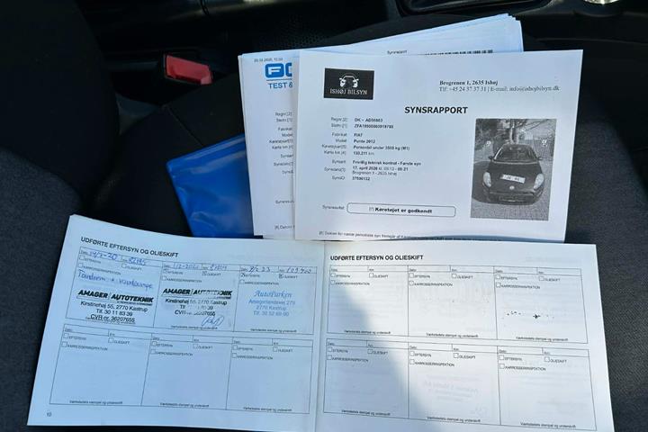 Sort Fiat Punto fra 2013 set indefra