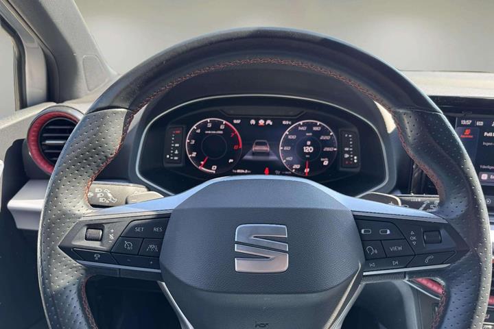 Sølv Seat Arona fra 2022
