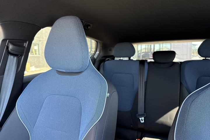Grå Volvo EX30 fra 2025