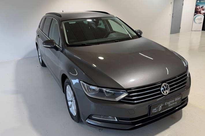 Grå VW Passat fra 2015