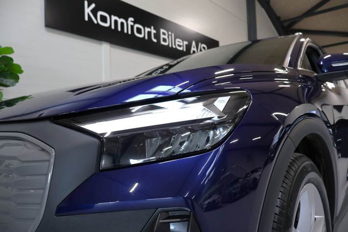 Blå Audi Q4 e-tron fra 2022