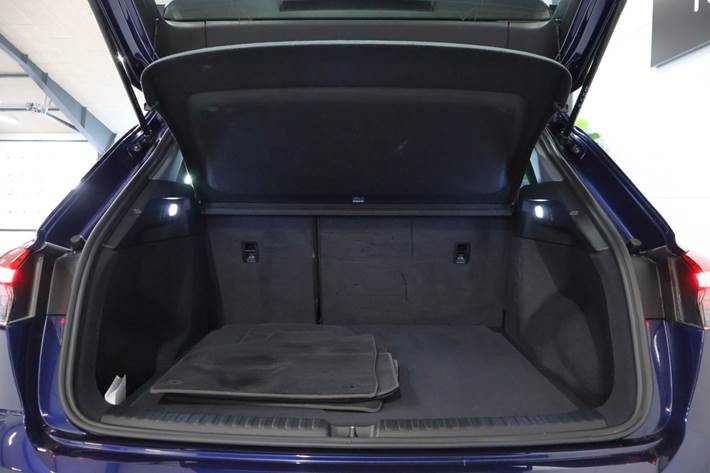 Blå Audi Q4 e-tron fra 2022