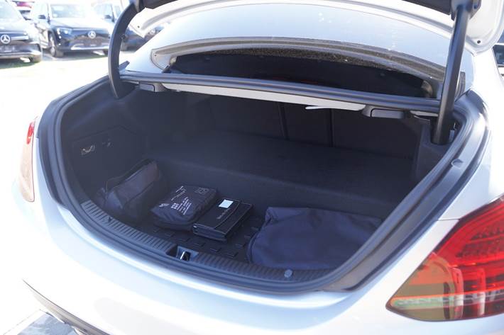 Sølv Mercedes C300 de fra 2021