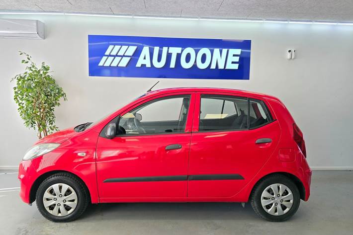 Rød Hyundai i10 fra 2012