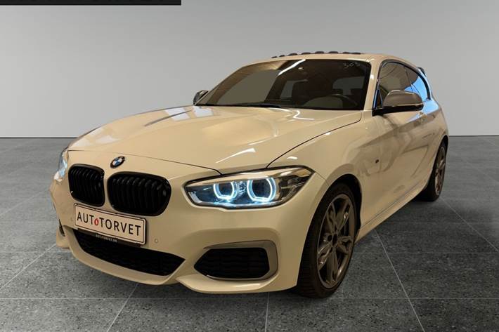 Hvid BMW M135i fra 2015