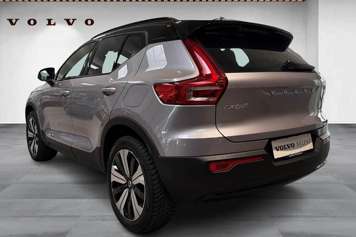 Sølv Volvo EX40 fra 2026