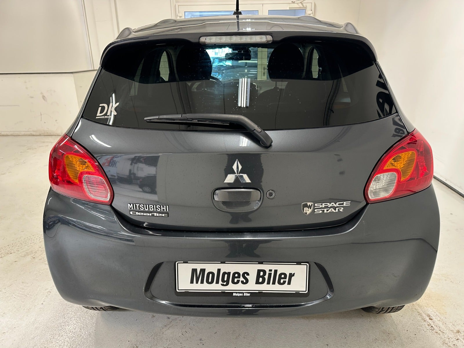 Grå Mitsubishi Space Star fra 2015